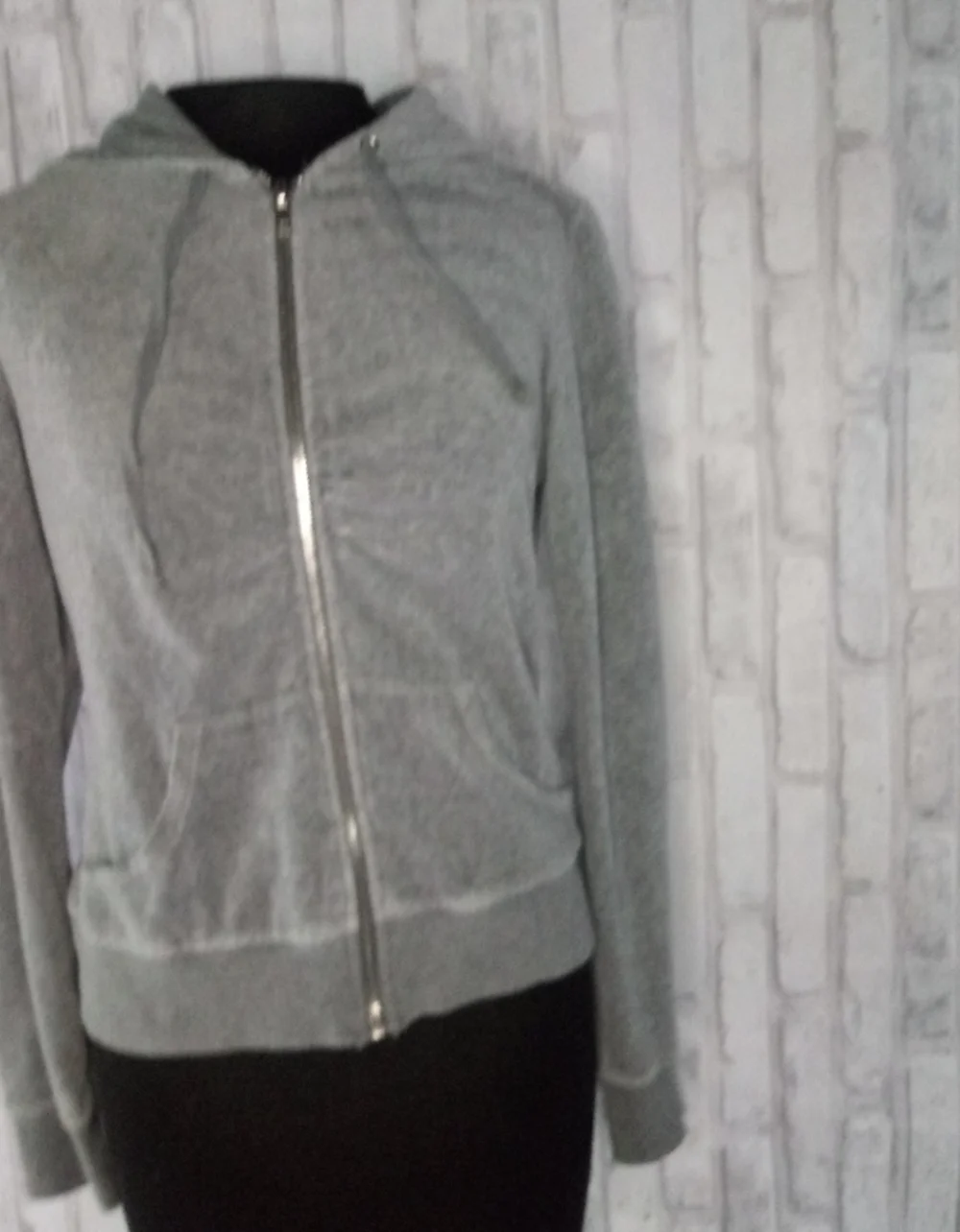 XXI woman's gray zip-up Hoodie jacket